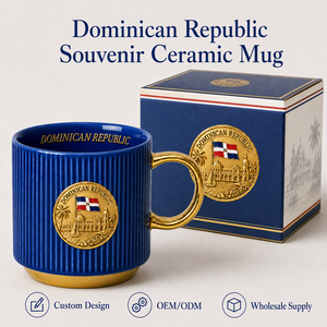Tasses en céramique souvenir de la République Dominicaine, design drapeau emblématique, médaillon doré, mug à eau en porcelaine, fournisseur en gros ODM personnalisé - Product Image 1
