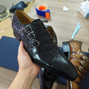รองเท้าหนังแท้ลายจระเข้สุดหรูสำหรับผู้ชาย ดีไซน์<span class=keywords><strong>แบบ</strong></span> Monk Strap หัวแหลม เหมาะสำหรับงานทางการ ธุรกิจ หรืองานแต่งงาน - Product Image 2