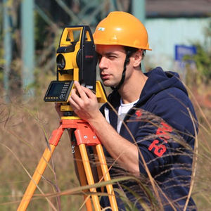 Estación Total Android de Alta Precisión South N40 con Pantalla Táctil de 4.0'', Clasificación IP66 y Aumento de 30x para Topografía - Product Image 1
