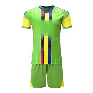 Uniforme de fútbol de todos los tamaños, uniforme de fútbol por sublimación, traje de fútbol resistente a la humedad diseñado a medida - Product Image 1