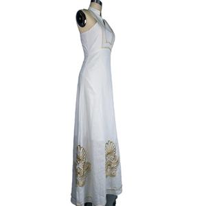 Nuevo Vestido de Verano Blanco con Cuello en V, Bordado Metálico, Color Sólido, de Algodón y Lino, Sin Mangas - Product Image 2