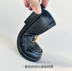 Chaussures en cuir noir personnalisées pour enfants, mocassins en cuir de vache antidérapants à semelle souple pour bébés et enfants, idéaux pour l'école et les spectacles - Product Image 4