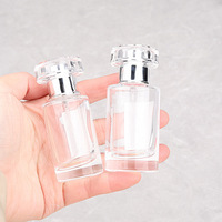 Flacon de parfum vide haut de gamme 20ml 30ml en verre, nouveau design, pulvérisateur à pompe, forme ronde givrée, bouchon à vis, 100 pièces MOQ, emballage diffuseur