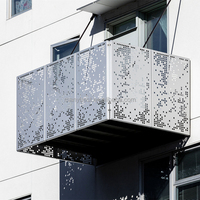 Écran de balcon en aluminium usagé de style moderne avec mains courantes architecturales sculptées Balustrades pour escaliers Bâtiment de propriété privée