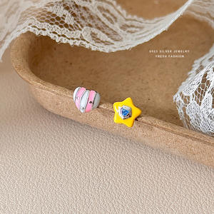 Boucles d'oreilles asymétriques étoile et cœur en émail coloré, argent S925, style coréen, tendance et élégantes pour femme - Product Image 4
