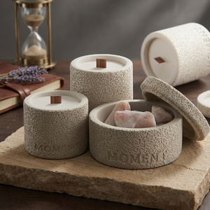 Vente en gros de coupelles à bougies en <span class=keywords><strong>ciment</strong></span> corail vides avec couvercle, pot cylindrique personnalisé avec logo pour la décoration de Noël, bougies parfumées en cire de soja - Product Image 1