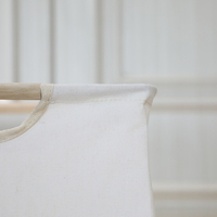 Panier à linge minimaliste en tissu blanc avec poignées en bambou, panier de rangement pliable pour vêtements pour la salle de bain