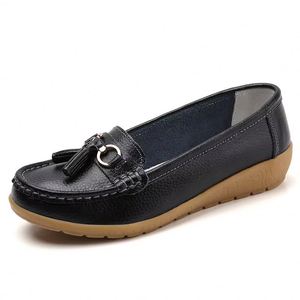 Zapatos Mocasines de Moda 2026 para Mujeres de Mediana Edad y Mayores, con Suela Suave y Perforaciones Hechas a Mano - Product Image 4