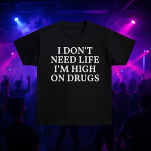 T-shirt 'Non ho bisogno della vita, sono drogato' - Maglietta divertente e sarcastica con meme, abbigliamento da rave - Product Image 3