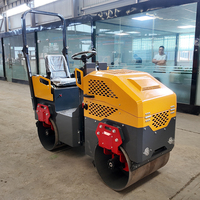 Kostenloser Versand EURO 5 EPA CE Handgeführte Hydraulische Mini-Straßenwalze Doppeltrommel-Vibrationswalze für Asphalt Lieferant Fabrik