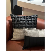 Coussin carré élégant en coton, lin et PU à motif géométrique abstrait pour salon, oreiller décoratif de designer, doux et durable, pour lit et hôtel