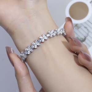 สร้อยข้อมือเพชรทรงลูกแพร์ MSB-575 เงินแท้ 925 ชุบทองคำขาว ประดับเพชรแล็บ ดีไซน์คลาสสิก - Product Image 3