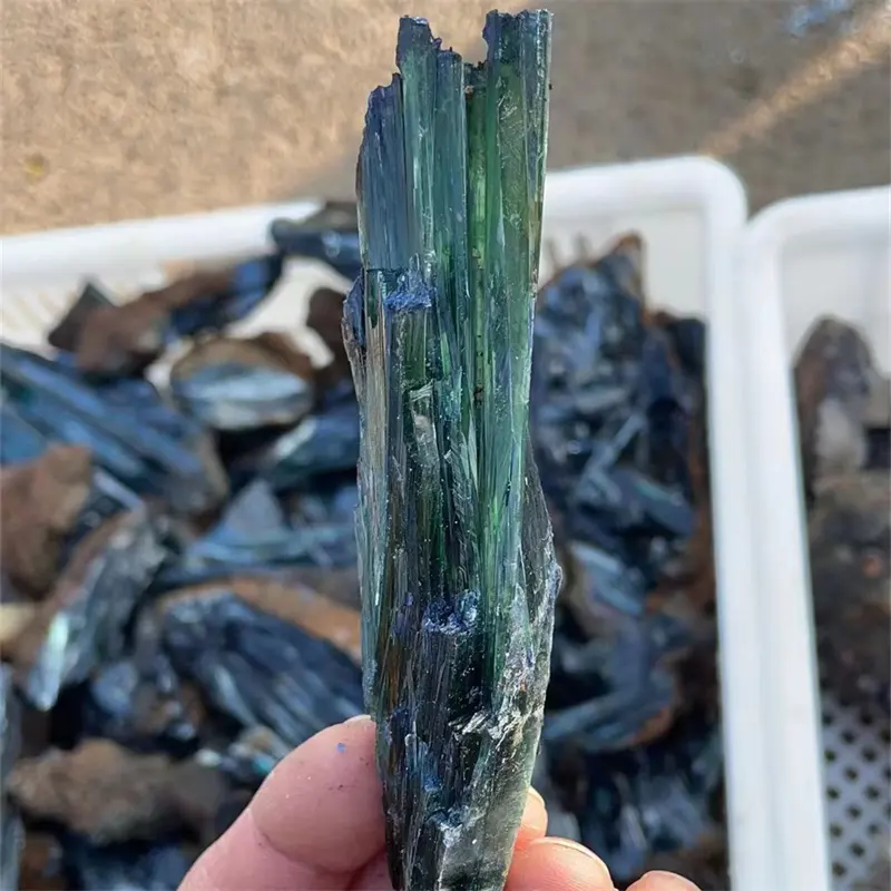 Toptan doğal ham kristal işlenmemiş taş Vivianite küme Mineral örneği