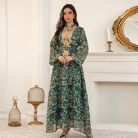 Robe longue musulmane de luxe vert noir or à broderies en spirale en mousseline de soie, col en V, manches évasées, ceinture, tenue modeste, Dubaï 2026