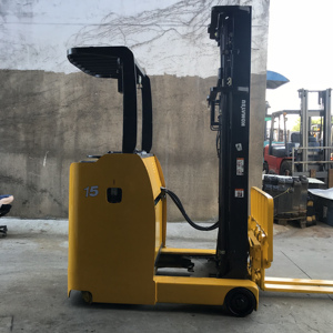 Komatsu 15 Reach Truck Forklift Used Diesel 6m Lifting Height 1 Year Warranty 4WD Japan Origin Excellent Performance High - Product Image 3