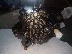 Pièces de moteur Pompe à carburant Pompe à huile haute pression pour Ford Transit 2.2L OEM LC1Q-9B395-AA Pompe à huile de réservoir - Product Image 4