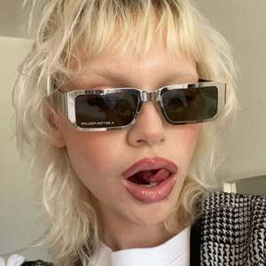 Lunettes de soleil rectangulaires tendance avec logo personnalisé, style vintage, pour femmes, UV400, petites lunettes carrées pour hommes et femmes - Product Image 4