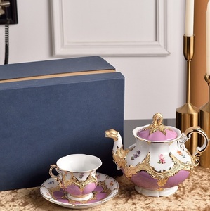Ensemble de cafetière et tasses et soucoupes de luxe de style européen pour usage domestique - Product Image 1