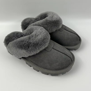 Bottes de neige d'extérieur de haute qualité conçues par des designers, en cuir et laine de qualité supérieure, pantoufles chaudes pour hommes et femmes, semelle en caoutchouc chaud - Product Image 1