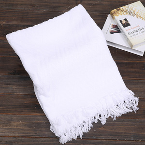 Serviette de prière Ihram blanche 105x210cm à séchage rapide avec pompons pour la prière islamique - Product Image 2