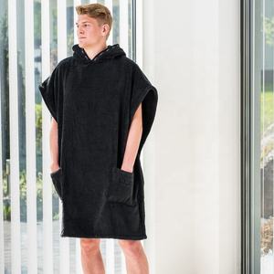 Serviette de plage à capuche en coton 100% personnalisée, séchage rapide, avec poches latérales pour femmes et hommes - Product Image 2