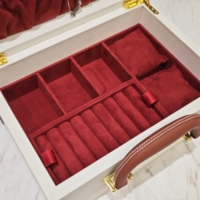 Boîte de présentation de bijoux en cuir PU haut de gamme, faite à la main, avec gaufrage personnalisé, vente en gros