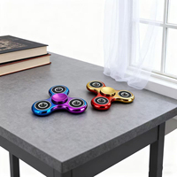 2026 Mainan Fidget Spinner Warna-Warni Terlaris Dua Warna Gradasi untuk Anak-Anak, Pereda Stres, Mainan Gyro Berputar Grosir