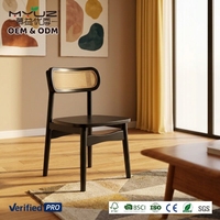 Chaise de salle à manger personnalisée MYUZ 2026, tissage en rotin naturel et pieds en bois massif avec assise en velours doux, chaise de salle à manger en rotin