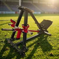 Machine à rames verticales pour renforcer les pectoraux latéraux et le haut du dos, idéale pour l'entraînement des muscles dorsaux en salle de sport commerciale.