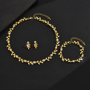 Kadın moda takı Set avusturyalı stil kristal Rhinestone gerdanlık kolye Dangle küpe gelinler balo için bağlantı bilezik - Product Image 2
