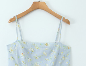 เดรสสั้นพิมพ์ลายดอกไม้สีน้ำเงินทรงเข้ารูปสำหรับผู้หญิง รุ่นคัสตอม 2026 - เดรสสายเดี่ยวลำลองสำหรับฤดูร้อน, รับผลิตแบบ OEM/ODM โดยโรงงานจีน - Product Image 3