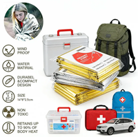 En stock Couverture de survie d'urgence pour camping, escalade, randonnée, imperméable, en feuille argentée réfléchissante, thermique, en matériau PET, tout usage