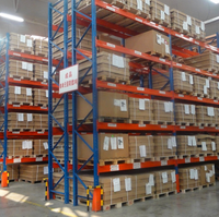 Système de rayonnage industriel robuste avec planchers grillagés pour un stockage sécurisé des palettes dans les entrepôts commerciaux de grande envergure