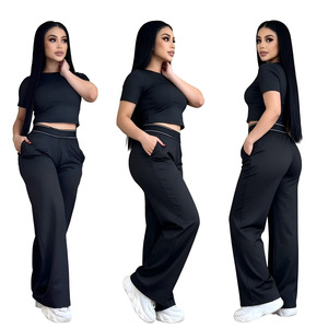 Ensemble décontracté pour femme : Crop top à manches courtes et col rond avec imprimé lettres et pantalon large en polyester et coton, tenue longue - Product Image 1