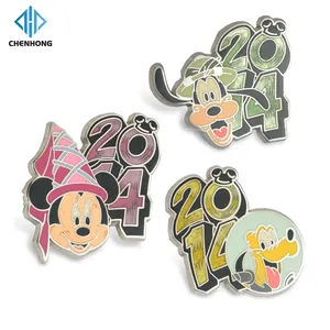 Pin lencana hitam celup populer desain gratis Logo kustom Pin Anime karakter figur kartun logam cetak Enamel keras