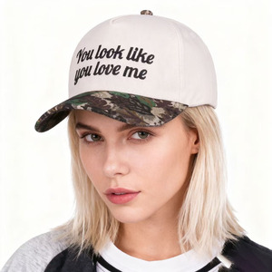 Cappello da Baseball Bicolore 'You Look Like You Love Me' con Logo Ricamato 3D, Struttura Morbida a 5 Pannelli in Cotone per Uomo - Product Image 2