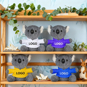 Cadeaux souvenirs avec logo personnalisé, peluche <span class=keywords><strong>koala</strong></span> en coton PP rembourrée de coton gris avec t-shirt multicolore - Product Image 5