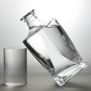 Bouteille en verre élégante et moderne <span class=keywords><strong>de</strong></span> 750 ml pour la vodka, la tequila, le <span class=keywords><strong>rhum</strong></span>, le gin, le whisky, le brandy, offrant la gravure personnalisée, marchés, distilleries - Product Image 2