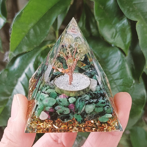 Pirámide de Cristal con Piedras, Adorno de Resina Epoxi para Escritorio, Decoración para Acuario, Árbol de Olivo, Joya Roja y Verde, Regalo Ecológico - Product Image 2