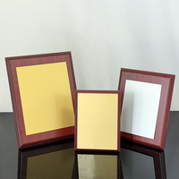 Plaque personnalisée en aluminium or/argent avec support en bois rouge pour certificat et récompenses – Trophée en bois rouge vierge MH-T372