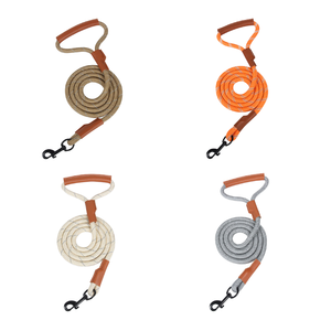 Laisse pour chien robuste avec poignée en cuir confortable, motif uni, fils hautement réfléchissants - Product Image 1