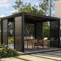 Pergola motorisée de luxe sur mesure en aluminium 6x3 avec panneaux à lames orientables fixes imperméables pour jardin extérieur