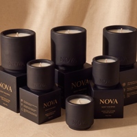 Bougies d'aromathérapie artisanales en pot de céramique de luxe, conçues sur mesure, à base de cire de soja et d'huiles végétales naturelles, senteurs variées, coffret cadeau pour les fêtes de Diwali.