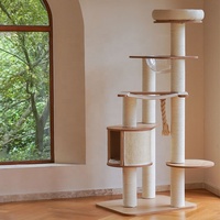 Arbre à chat moderne et écologique en peluche beige, tour d'escalade pour animaux de compagnie d'intérieur avec capsule spatiale, design de maison de luxe pour chat