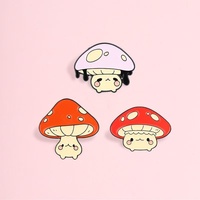 Broches et épingles en métal créatives et uniques en forme de champignon de dessin animé, mignonnes, rouges et roses, badges promotionnels en métal, cadeaux promotionnels en gros