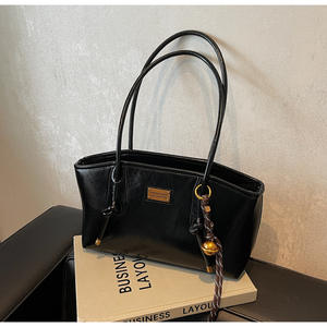 Bolso de Mano de Cuero Impermeable de Gran Capacidad al por Mayor, con Cadena Decorativa, Bolso Tote Ligero de Poliéster para Damas - Product Image 3