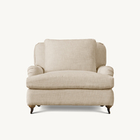 Fauteuil club élégant vintage marron mocha rembourré, confortable avec accoudoirs roulés et roulettes en laiton, idéal pour chambre à coucher et réception d'hôtel
