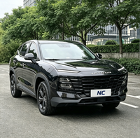 JETOUR X70 d'occasion, SUV intermédiaire cinq places 2024, transmission automatique, conduite à gauche, pour trajets familiaux, intérieur spacieux, économique en carburant