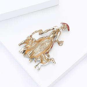 Broche en alliage plaqué or avec cristaux pour femme, motif chien et dame élégante, bijoux vintage pour mariage et fête, design personnalisé - Product Image 3