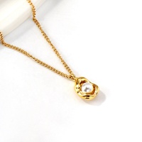 Collier élégant en acier inoxydable plaqué or 18 carats, anti-ternissement, avec pendentif irrégulier et perle tendance, pour femme
